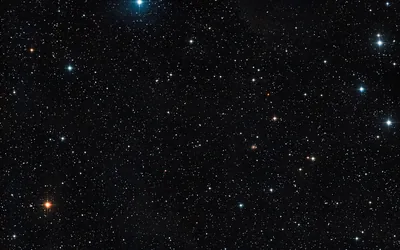 A plain field of stars on black — no nebula, no subject — the kind of quiet backdrop that keeps every icon and widget readable.